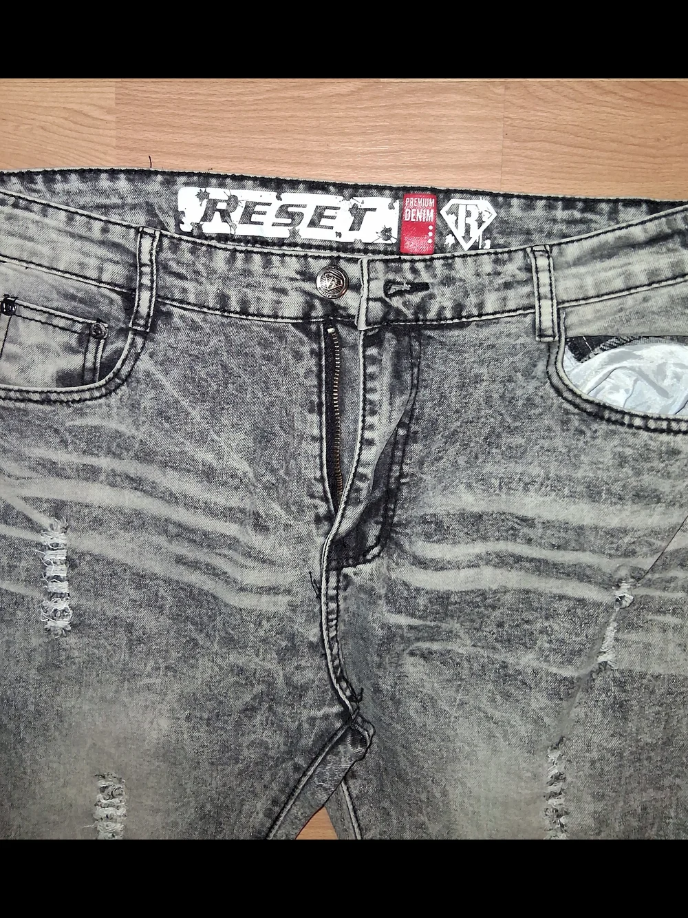 Men’s Grey Acid-Wash Jeans